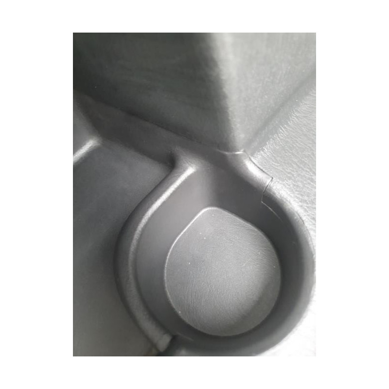 Garniture laterale arriere gauche SUZUKI GRAND VITARA 1 d’occasion