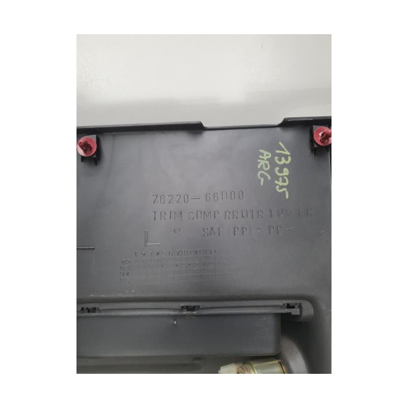 Garniture laterale arriere gauche SUZUKI GRAND VITARA 1 d’occasion