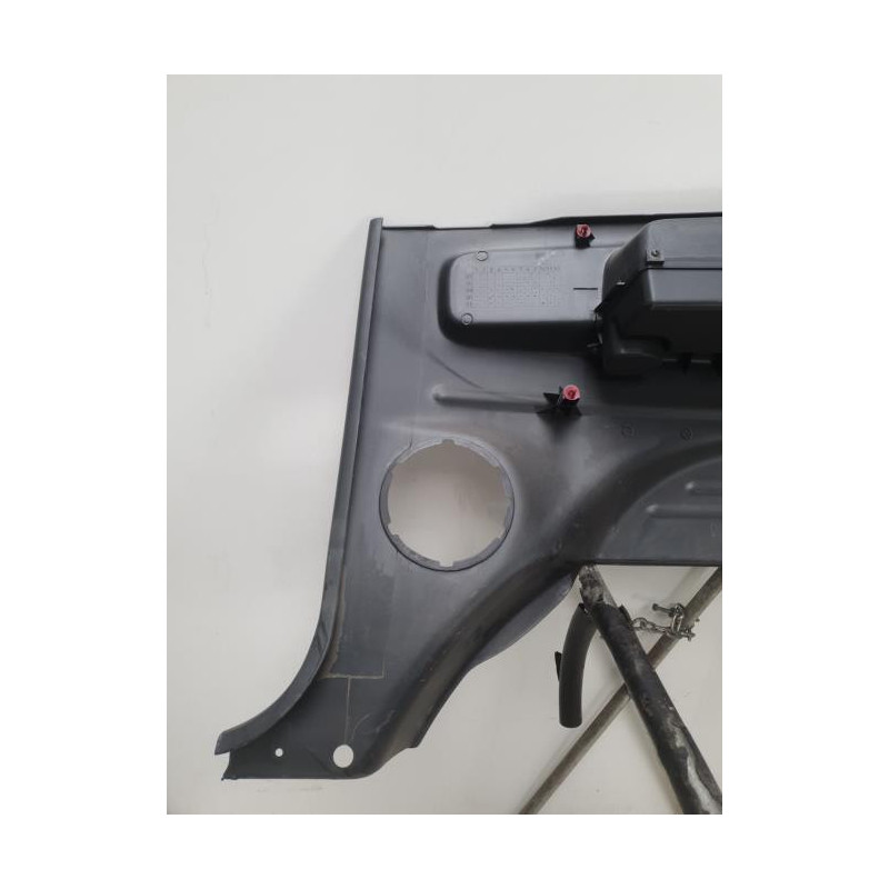 Garniture laterale arriere gauche SUZUKI GRAND VITARA 1 d’occasion