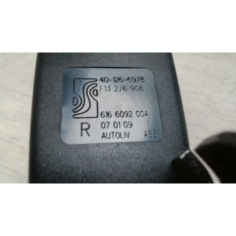 Attache ceinture arriere droit OPEL CORSA D PHASE 1 d’occasion