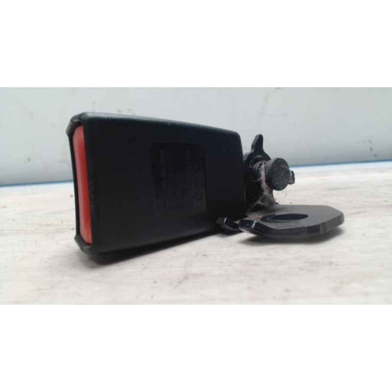 Attache ceinture arriere droit OPEL CORSA D PHASE 1 d’occasion