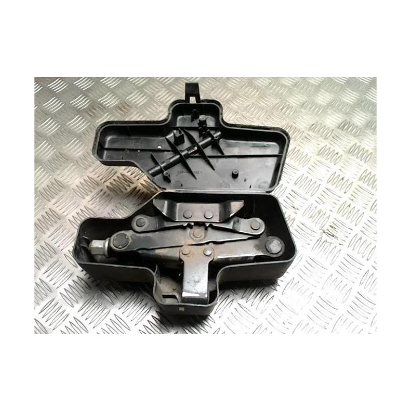 Cric (Ensemble depannage) RENAULT KANGOO 1 PHASE 1 d’occasion