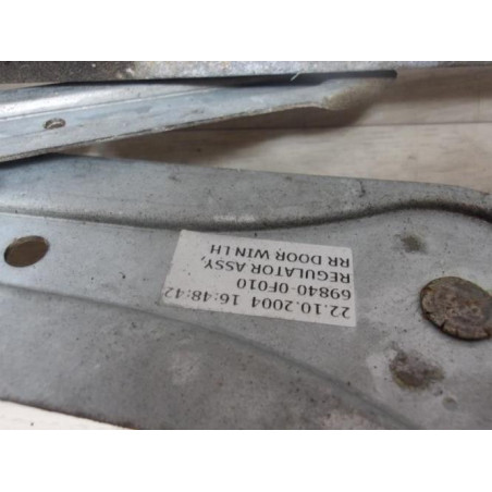 Leve vitre mecanique arriere gauche TOYOTA COROLLA VERSO 2 PHASE 1 d’occasion