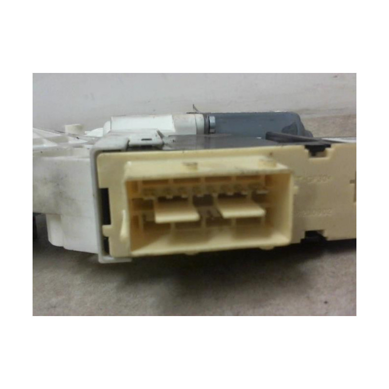 Moteur leve vitre avant droit PEUGEOT 307 PHASE 2 BREAK d’occasion
