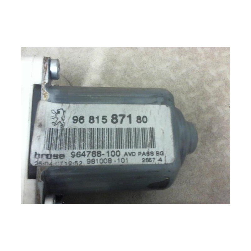 Moteur leve vitre avant droit PEUGEOT 307 PHASE 2 BREAK d’occasion