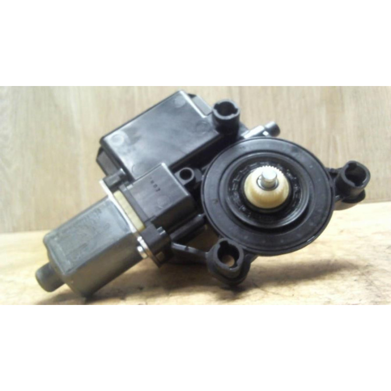 Moteur leve vitre arriere gauche VOLKSWAGEN POLO 5 PHASE 1 d’occasion