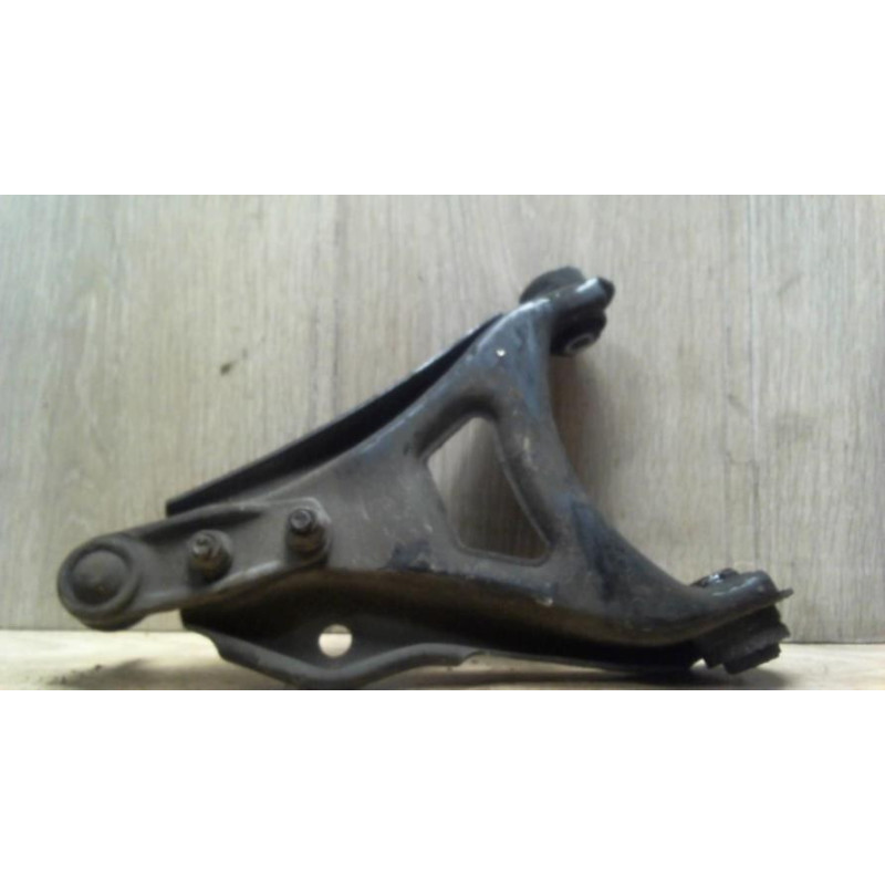 Triangle inferieur avant droit RENAULT CLIO 1 PHASE 3 d’occasion
