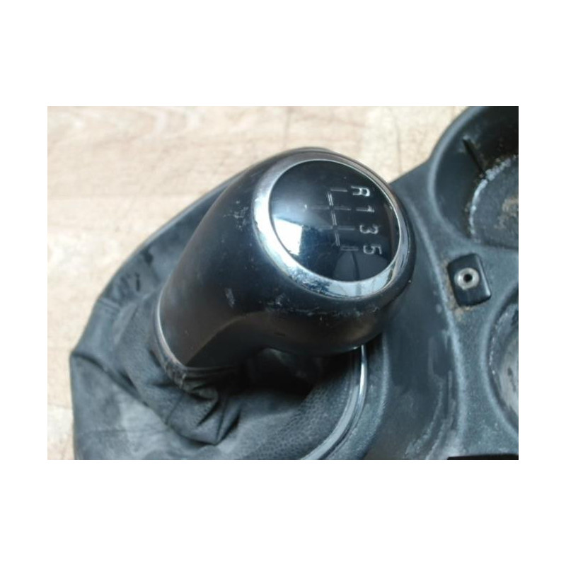 Pommeau de vitesses OPEL CORSA D PHASE 1 d’occasion