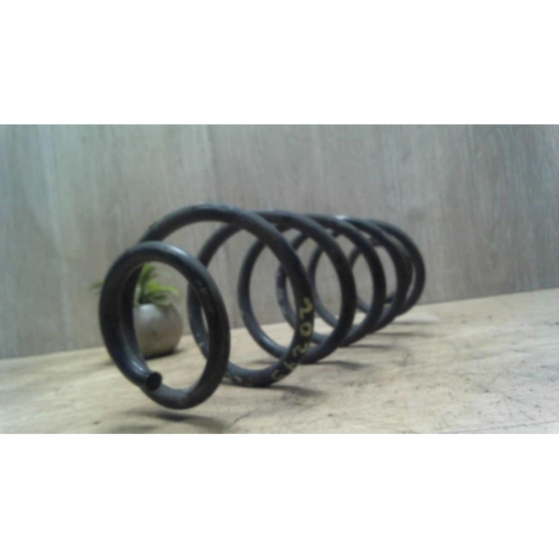 Ressort de suspension arriere droit PEUGEOT 1007 d’occasion