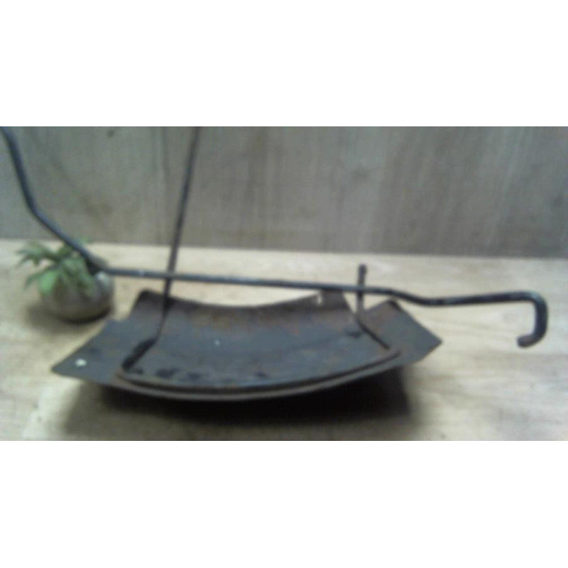 Treuil de roue de secours PEUGEOT 1007 d’occasion