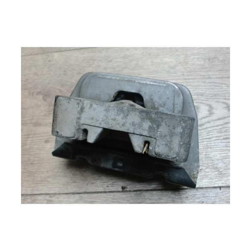 Support moteur gauche VOLKSWAGEN GOLF 4 d’occasion