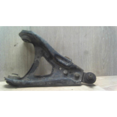 Triangle inferieur avant droit RENAULT MEGANE 1 PHASE 1 d’occasion