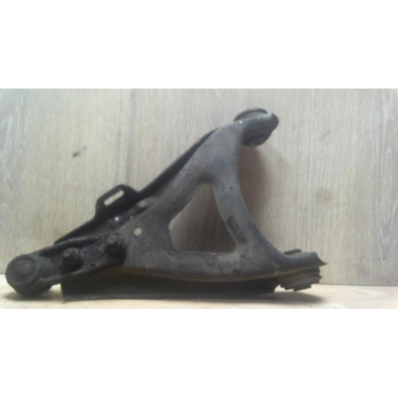 Triangle inferieur avant gauche RENAULT MEGANE 1 PHASE 1 d’occasion