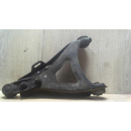 Triangle inferieur avant gauche RENAULT MEGANE 1 PHASE 1 d’occasion