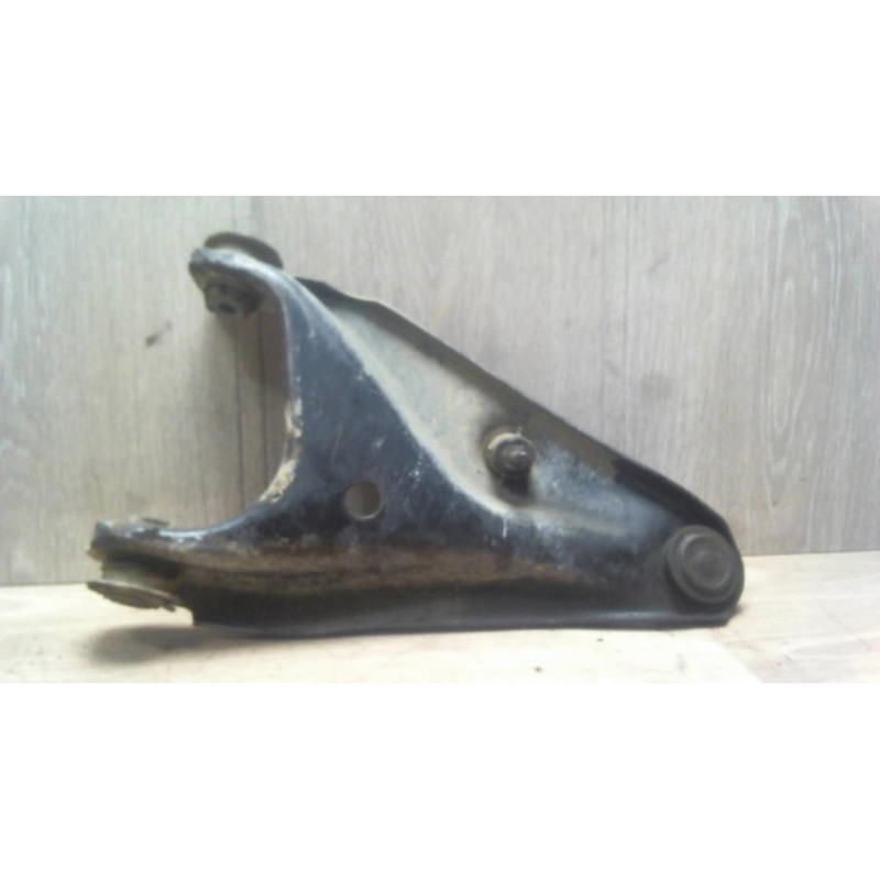 Triangle inferieur avant droit DACIA SANDERO 1 d’occasion