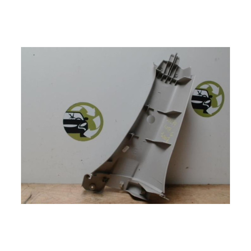 Garniture porte avant gauche PEUGEOT 1007 d’occasion