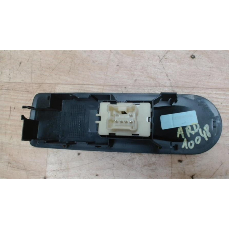 Interrupteur de leve vitre RENAULT CLIO 4 PHASE 1 d’occasion