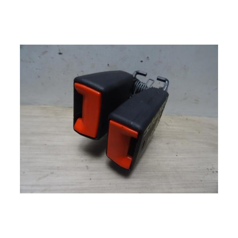 Attache ceinture arriere droit FORD FIESTA 6 PHASE 1 d’occasion