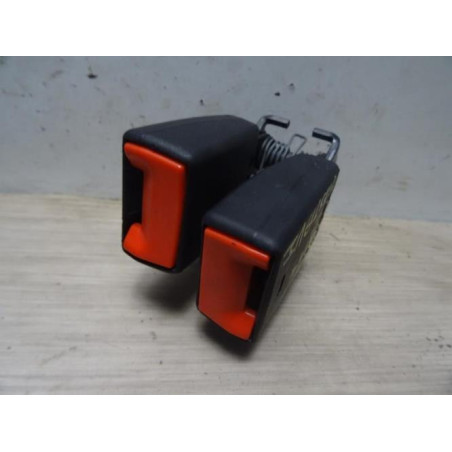 Attache ceinture arriere droit FORD FIESTA 6 PHASE 1 d’occasion