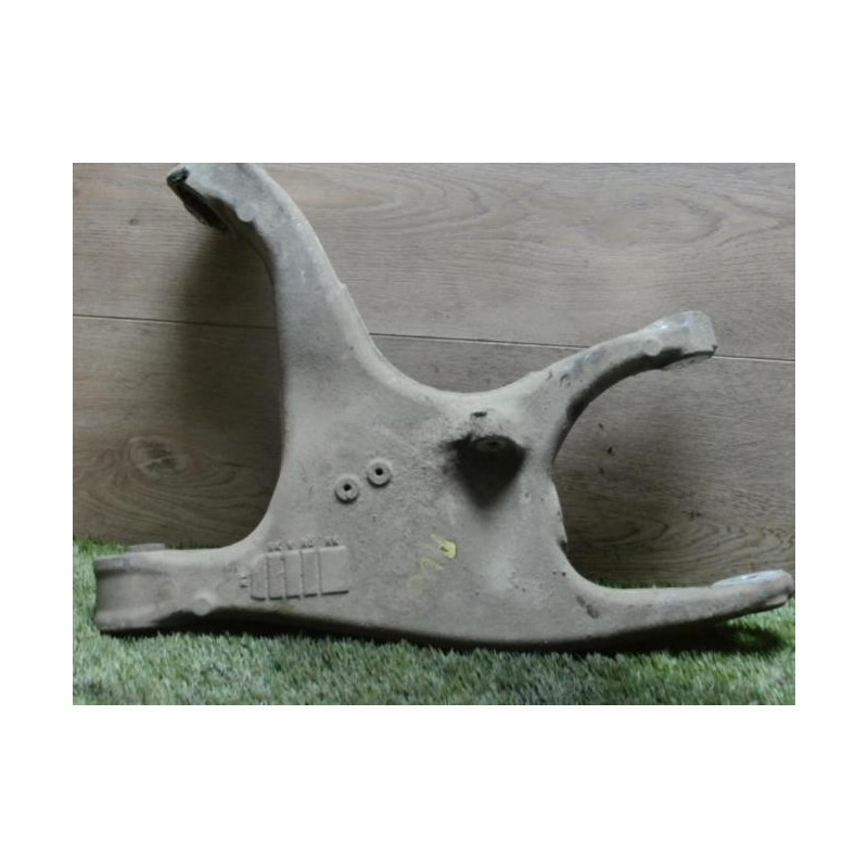 Triangle inferieur arriere droit AUDI A4 3 AVANT PHASE 1 BREAK d’occasion