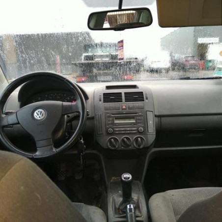 Poignee d'ouverture de capot VOLKSWAGEN POLO 4 PHASE 2 d’occasion