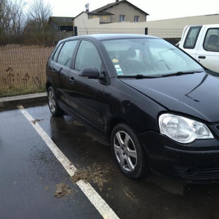 Poignee d'ouverture de capot VOLKSWAGEN POLO 4 PHASE 2 d’occasion