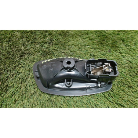 Poignee interieur arriere droit RENAULT CLIO 2 PHASE 2 d’occasion