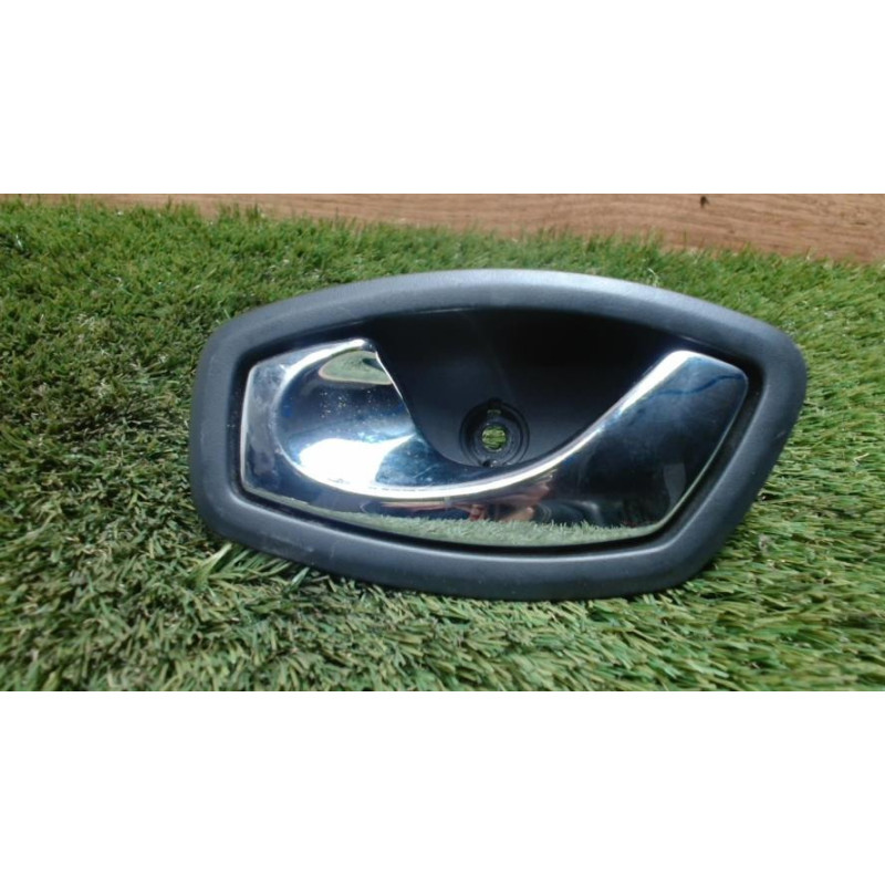 Poignee interieur arriere droit RENAULT CLIO 2 PHASE 2 d’occasion