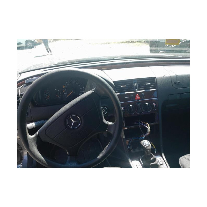 Baguette de porte avant droite MERCEDES CLASSE C 202 PHASE 1 d’occasion