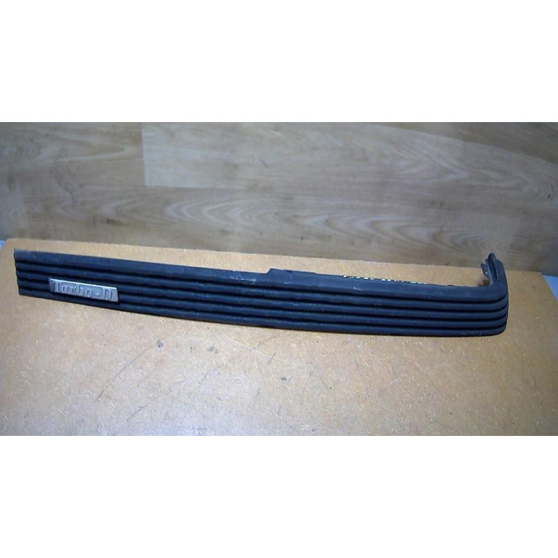 Baguette d'aile arrière gauche RENAULT FUEGO COUPE d’occasion
