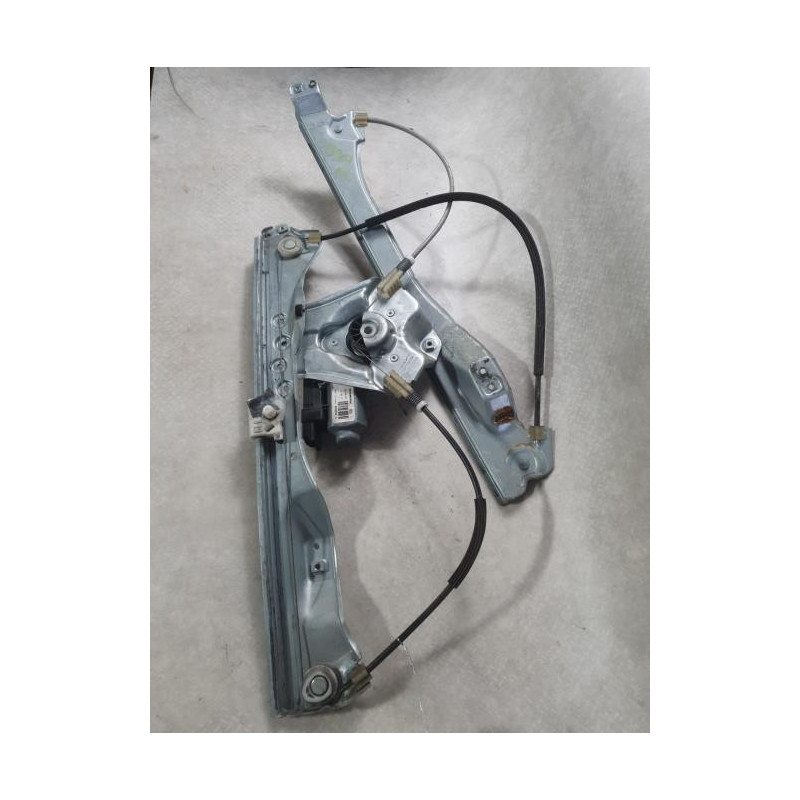 Leve vitre electrique avant gauche RENAULT CLIO 3 PHASE 1 d’occasion