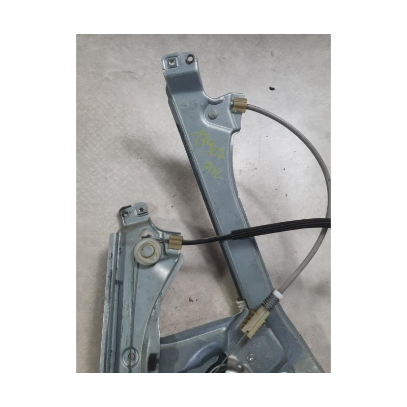 Leve vitre electrique avant gauche RENAULT CLIO 3 PHASE 1 d’occasion