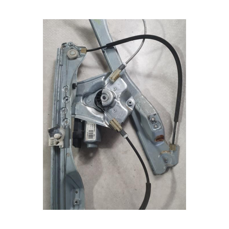 Leve vitre electrique avant gauche RENAULT CLIO 3 PHASE 1 d’occasion
