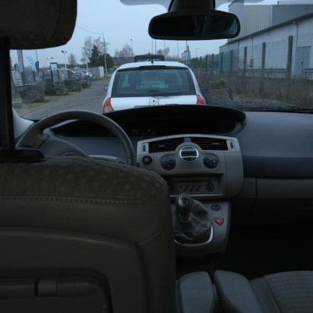 Bas volet avant RENAULT SCENIC 2 PHASE 1 d’occasion