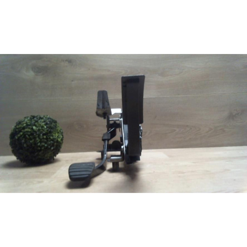 Pedalier RENAULT CLIO 4 PHASE 1 BREAK d’occasion