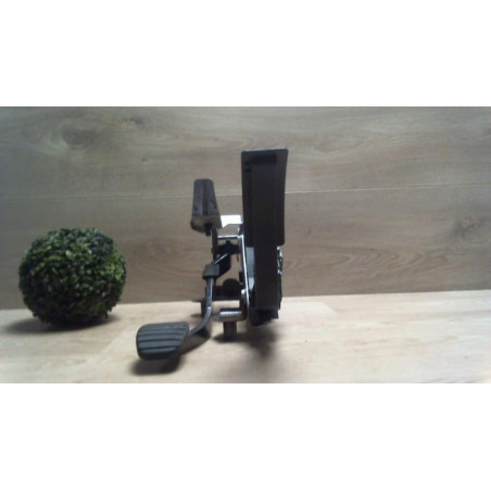 Pedalier RENAULT CLIO 4 PHASE 1 BREAK d’occasion
