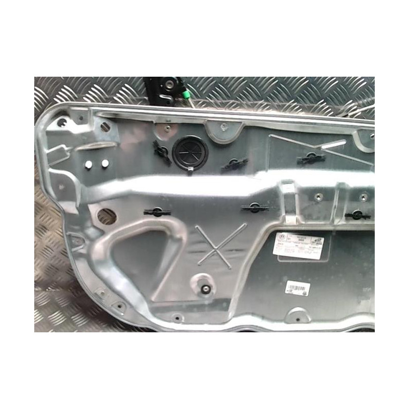 Leve vitre electrique avant gauche VOLKSWAGEN POLO 4 PHASE 2 d’occasion