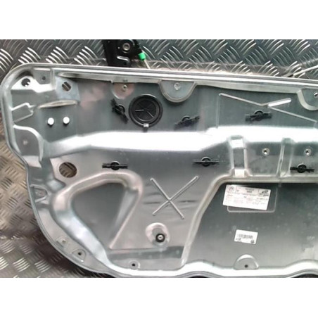 Leve vitre electrique avant gauche VOLKSWAGEN POLO 4 PHASE 2 d’occasion