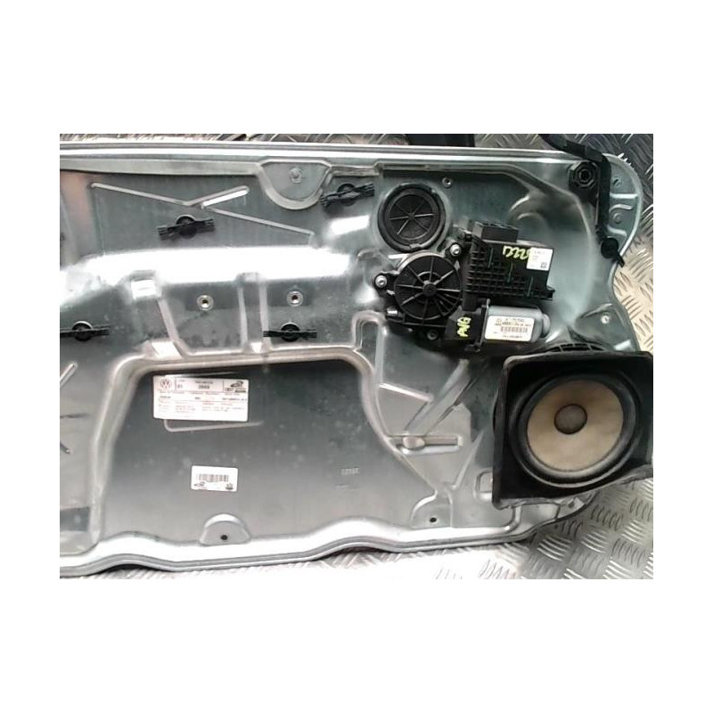 Leve vitre electrique avant gauche VOLKSWAGEN POLO 4 PHASE 2 d’occasion