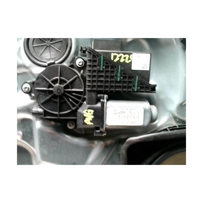 Leve vitre electrique avant gauche VOLKSWAGEN POLO 4 PHASE 2 d’occasion