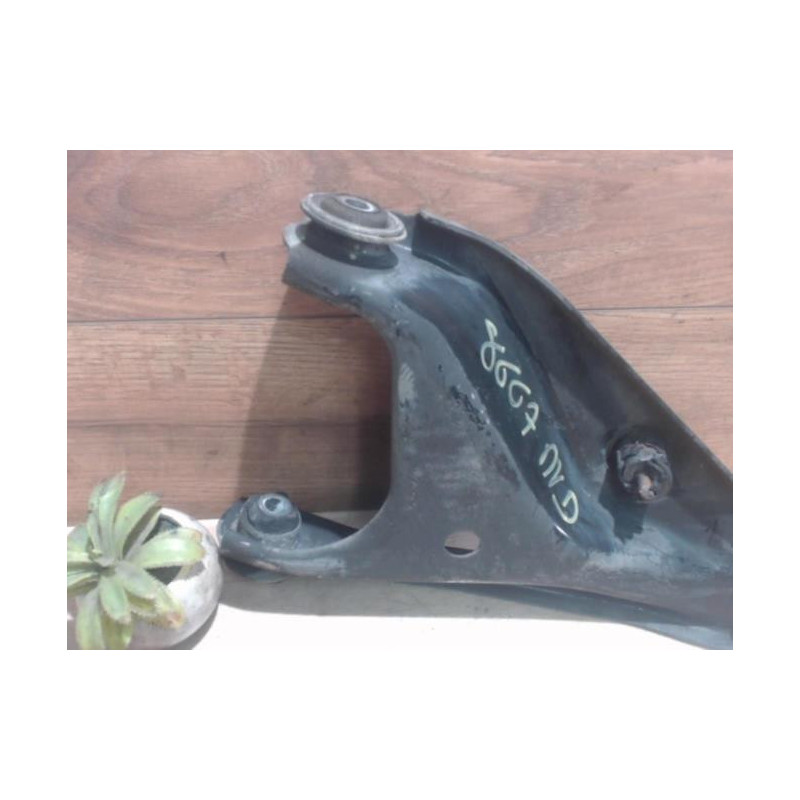 Triangle avant droit DACIA SANDERO 1 d’occasion
