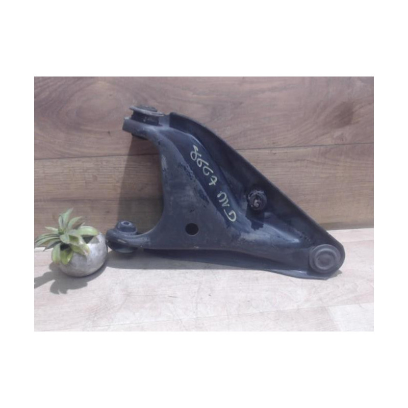 Triangle avant droit DACIA SANDERO 1 d’occasion