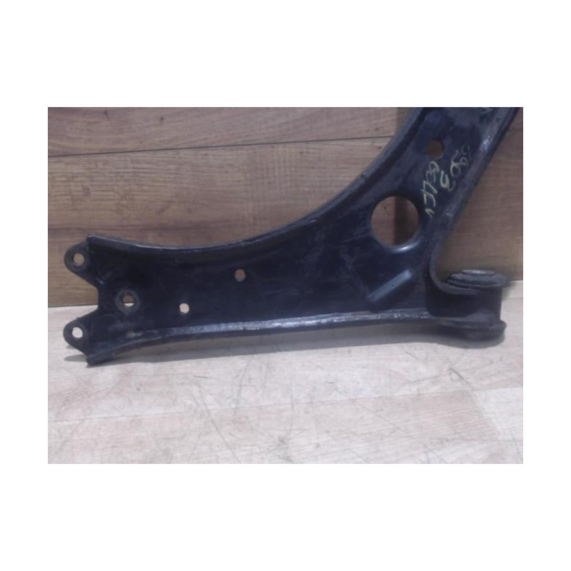 Triangle avant droit VOLKSWAGEN GOLF 5 d’occasion