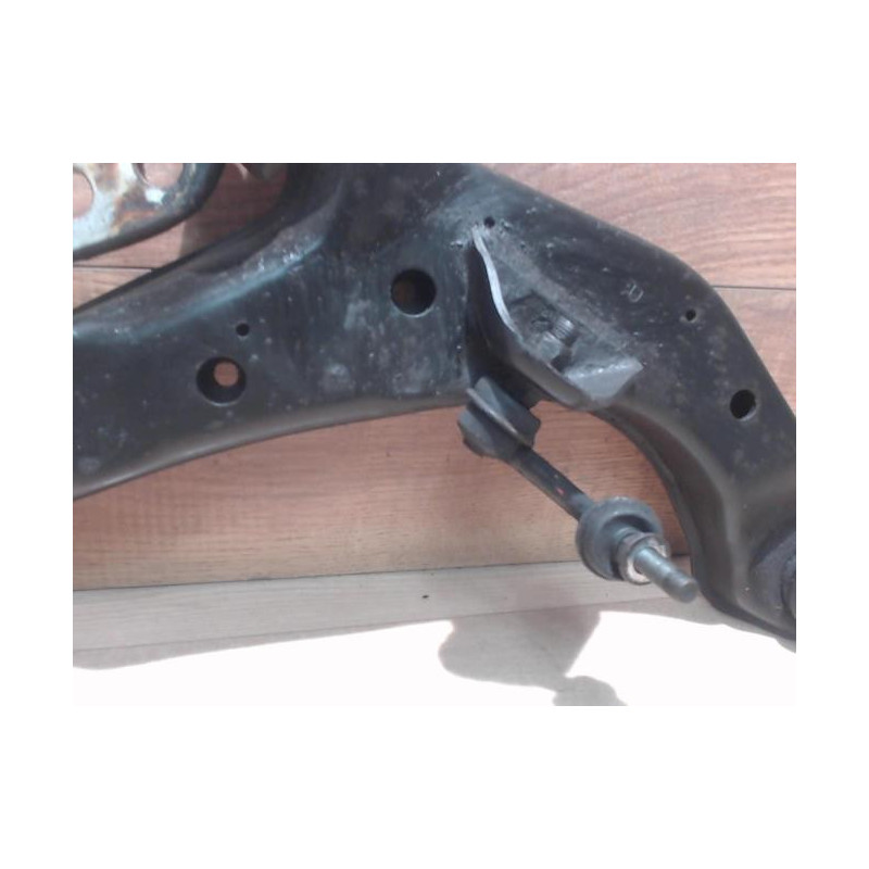 Triangle avant droit NISSAN ALMERA TINO PHASE 1 d’occasion
