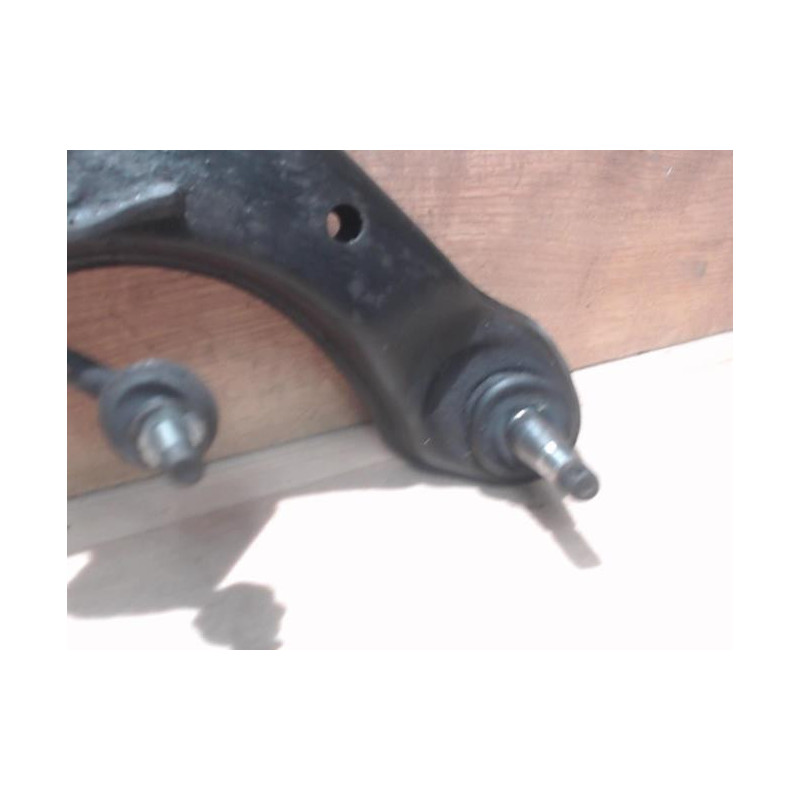 Triangle avant droit NISSAN ALMERA TINO PHASE 1 d’occasion