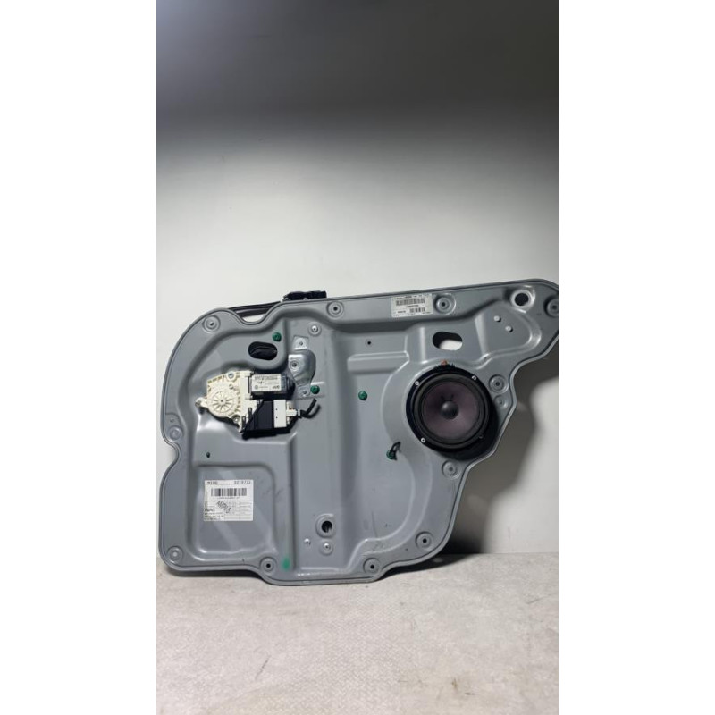 Leve vitre electrique arriere droit VOLKSWAGEN TOURAN 1 PHASE 1 d’occasion