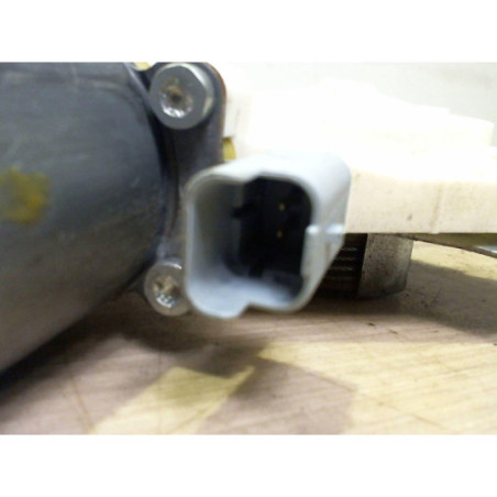 Leve vitre electrique avant droit NISSAN MICRA 3 PHASE 1 d’occasion