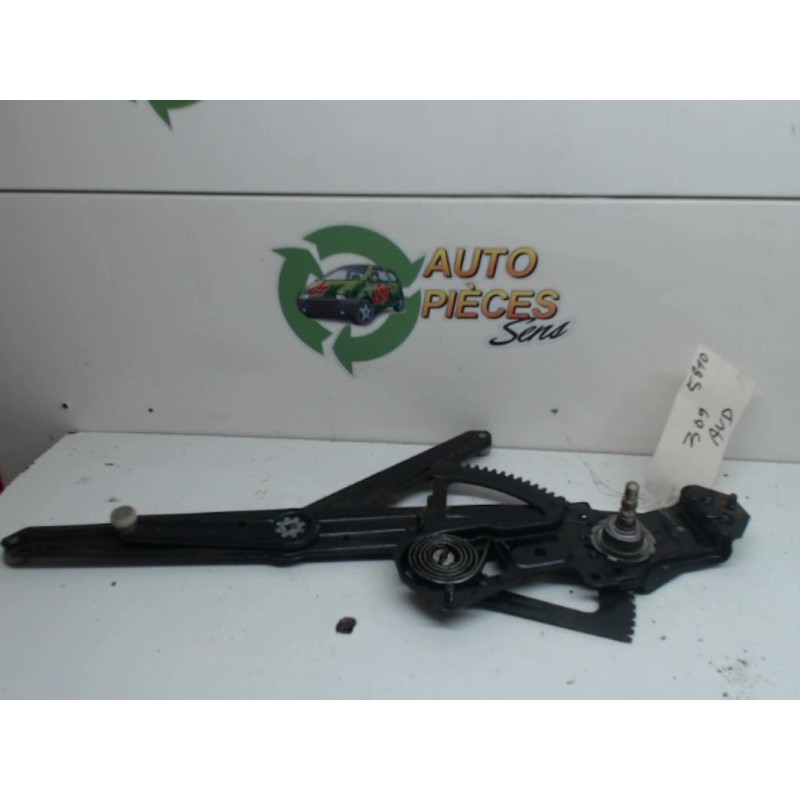 Leve vitre mecanique avant droit PEUGEOT 309 PHASE 1 d’occasion