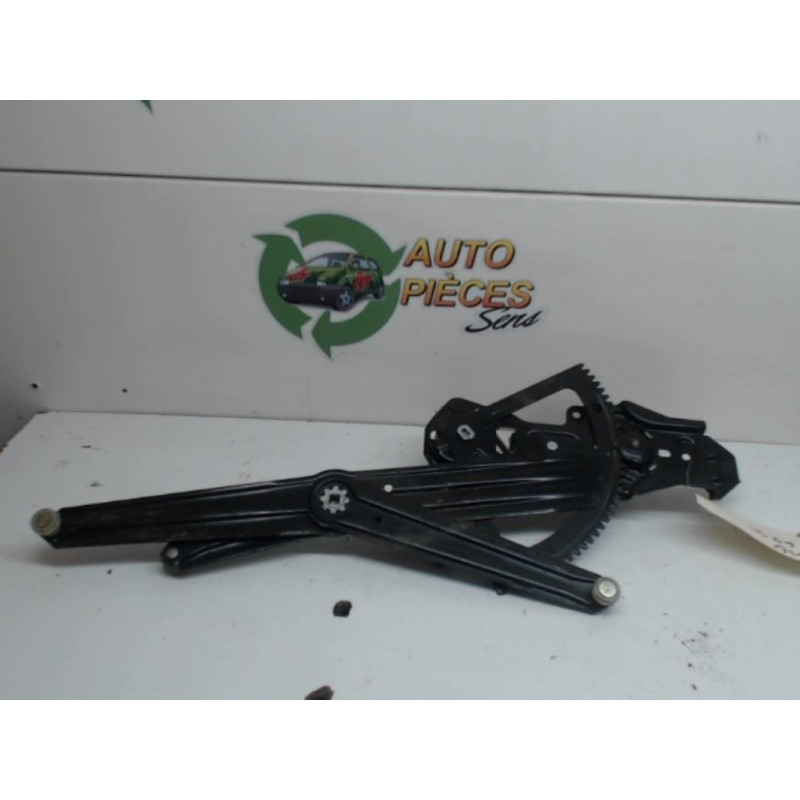 Leve vitre mecanique avant droit PEUGEOT 309 PHASE 1 d’occasion