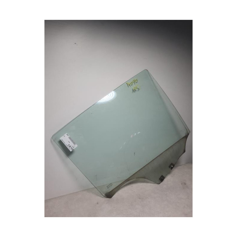 Vitre arriere droit DACIA SANDERO 1 d’occasion